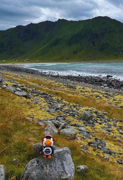 Unstad Beach, Northern Norway — Surfing beach in Lofoten with dramatic mountain backdrop, popular among surfers and photographers.